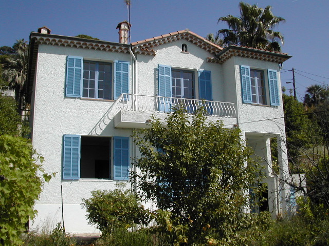 La maison vue de la route